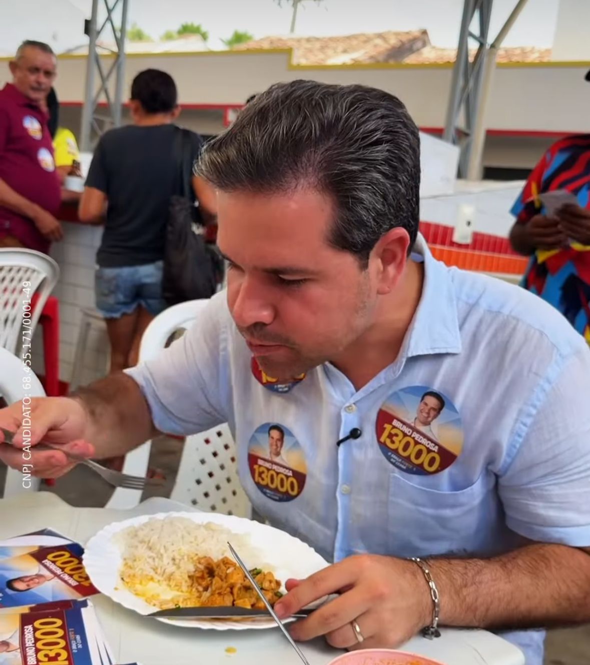 Bruno Pedrosa visita mercado de Ipu e aposta em panelada para encarar ritmo da campanha