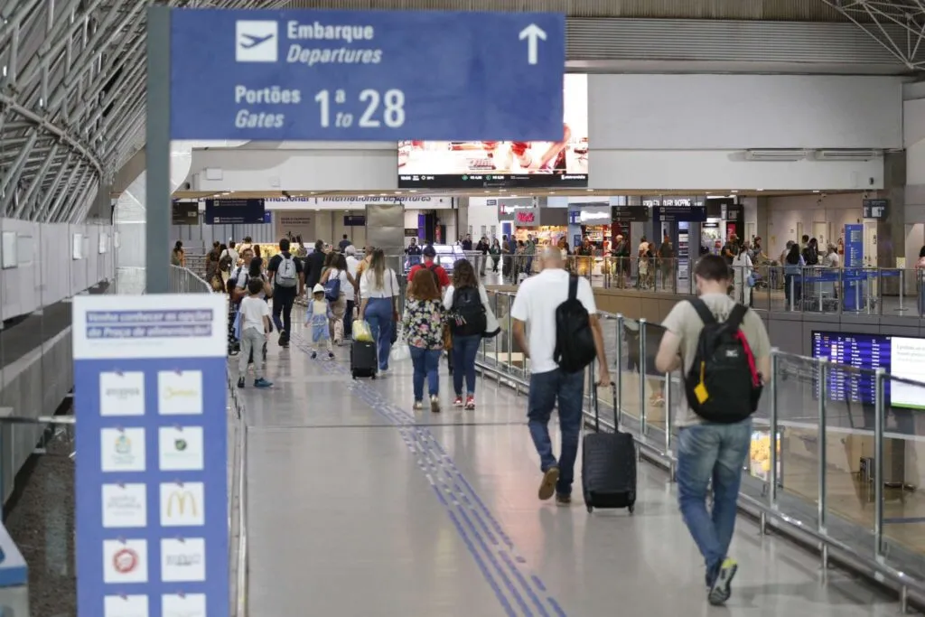 Passageiros indisciplinados poderão ficar até um ano sem viajar de avião