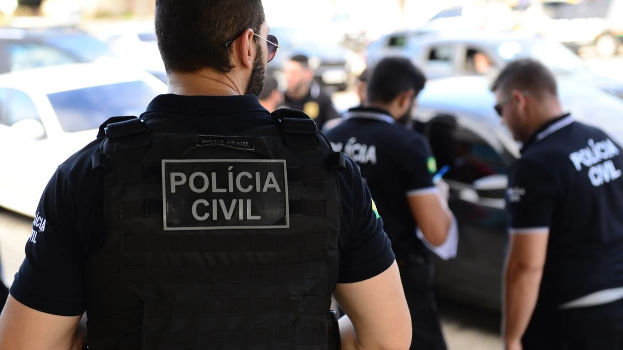 Dois advogados são presos em operação que investiga rede de comunicação do Comando Vermelho no Ceará